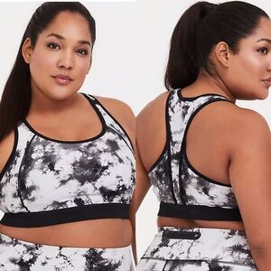 Torrid Sports Bra Size 5X Tie Dye Gray Black Racerback Wire Free Lined Yoga